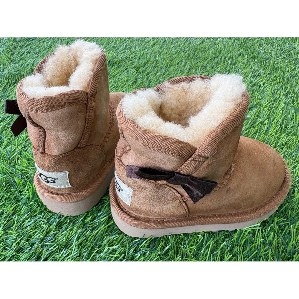 UGG Australia Kids Bailey Bow Chestnut Brown Suede Sheepskin Boots Size 6